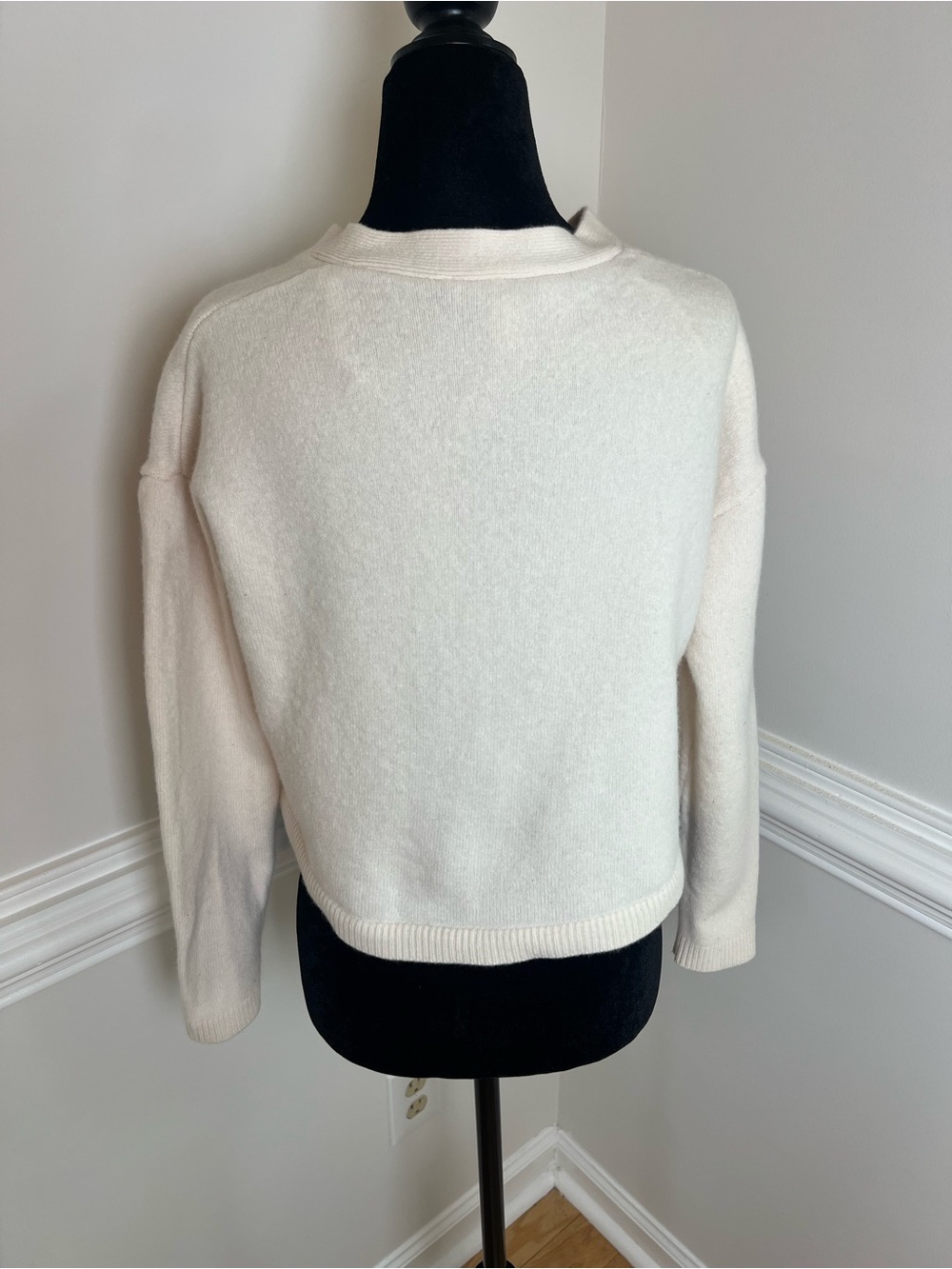 & Other Stories 100% Wool Relaxed Cropped V-Neck Cardigan in Cream XS - Picture 11 of 11
